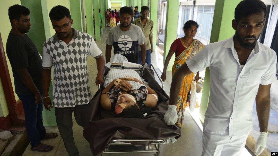 Umugore wakomerekejwe n'ibisasu mu rusengero rwa Batticaloa mu burasirazuba bwa Sri Lanka atwawe kwa muganga 