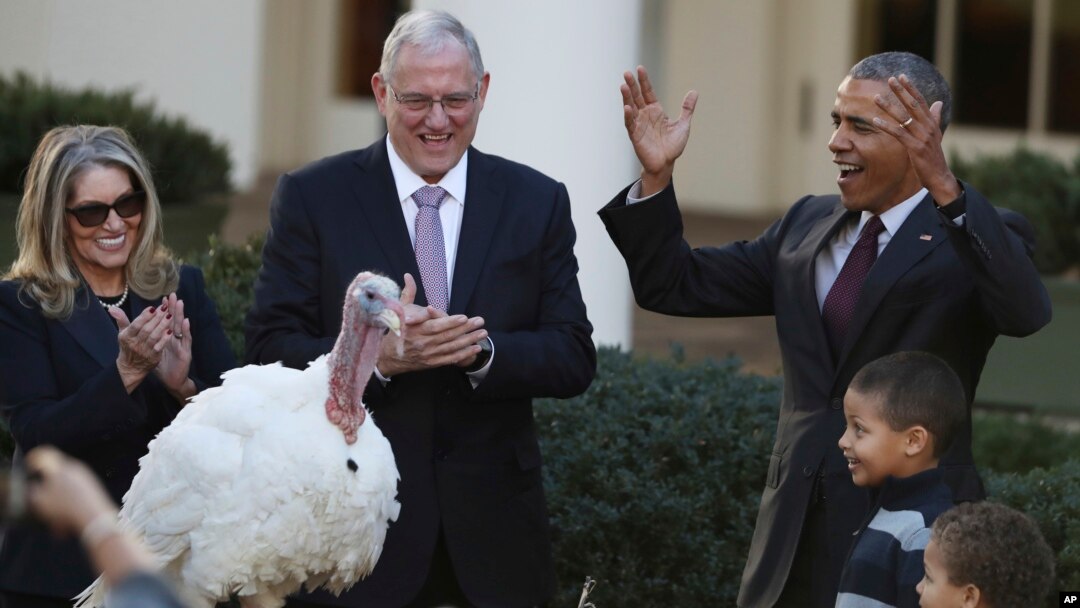 President Barack Obama, with his nephews Aaron Robinson and Austin Robinson and National Turkey Federation Chairman John Reicks, pardons the National Thanksgiving Turkey, Tot, during a ceremony in the Rose Garden of the White House in Washington, Nov. 23, 2016.
