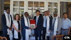 སྲིད་སྐྱོང་བློ་བཟང་སེངྒེ་མཆོག་གིས་ལྷོ་ཨ་ཧྥི་རི་ཀའི་གྲོས་ཚོགས་འཐུས་མི་ཚོར་མཇལ་འཕྲད།