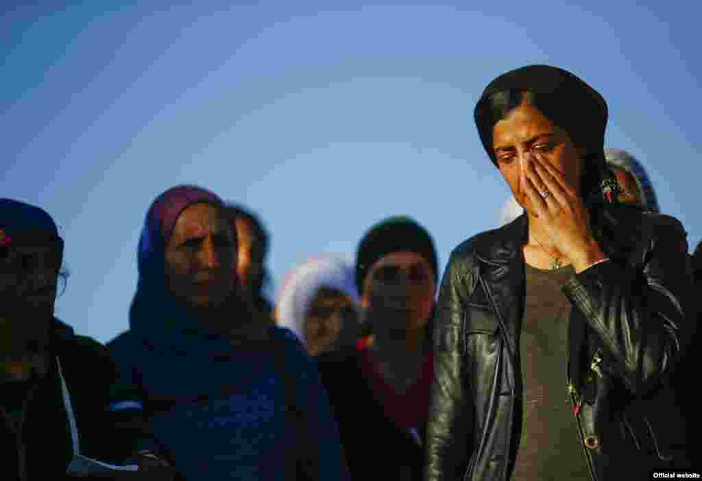 Turkish Kurdish women mourn during the funeral of Kurdish fighters killed during clashes against the Islamic State in Kobani, Syria, Oct. 21, 2014. 