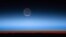 Los científicos dicen que el siguiente paso es observar y analizar la atmósfera de estos planetas con poderosos telescopios espaciales.