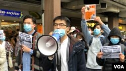 香港美孚区居民游行反对政府在附近建隔离设施