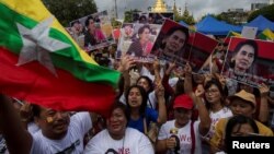 Supporters of Myanmar State Counselor Aung San Suu Kyi react while listening to her speech to the nation over Rakhine and Rohingya situation in Yangon, Myanmar, Sept. 19, 2017.