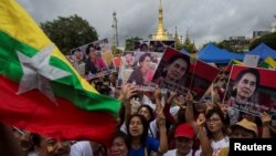 Supporters of Myanmar State Counselor Aung San Suu Kyi react while listening to her speech to the nation over Rakhine and Rohingya situation in Yangon, Myanmar, Sept. 19, 2017.