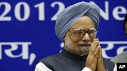 PM India Manmohan Singh menjelaskan rencana India untuk meluncurkan sebuah pesawat antariksa yang akan mengorbit Mars (foto: dok).