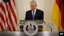 El secretario de Defensa de EE.UU., Jim Mattis, pronunció un discurso con motivo del 70 aniversario del Plan Marshal en el centro George C. Marshal en Alemania, el miércoles, 28 de junio de 2017.