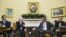 Prezident Obama Oq uyda Vyetnam Kommunistik partiyasi rahbari Nguyen Fu Chongni qabul qilmoqda, Vashington, 7-iyul, 2015-yil