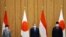 Perdana Menteri Jepang Yoshihide Suga berpose dengan Menteri Luar Negeri Retno Marsudi dan Menteri Pertahanan Prabowo Subianto saat melakukan kunjungan kehormatan di kediaman resmi perdana menteri di Tokyo, Jepang, 30 Maret 2021. (Foto: Eugene H