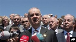 Generalê karkenar Îlker Başbug ji peyamhinêran re diaxife