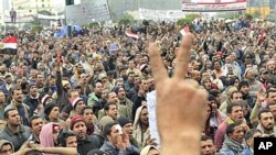 Egyptian anti-Mubarak protesters shout slogans and flash V signs as they wave Egyptian flags during their protest in Cairo (File)