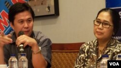 Peneliti Indonesia Corruption Watch, Ade Irawan (kiri) bersama politisi PDIP, Eva Kusuma Sundari (foto: dok).