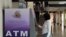 FAAYILII - Maamila Bankii ashinii ATM keessaa maallaqa baafattu, Finfinnee, Adoolessa 31, 2019. 