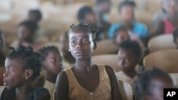 Une jeune fille dans un refuge temporaire pour enfants dans la ville de Pemba, sur la côte nord-est du Mozambique, le 2 mai 2019.