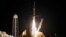 Tên lửa Falcon 9 của SpaceX với tàu vũ trụ Crew Dragon, phóng lên từ bệ phóng ngày 23/4/2021 tại Trung tâm Không gian Kennedy ở Cape Canaveral, Hoa Kỳ. (AP Photo/Chris O'Meara)