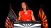 Kandidat Senator AS dari Partai Republik, Martha McSally, dari Arizona merayakan kemenangan dalam pemilihan pendahuluan, hari Selasa, 28 Agustus 2018 di Tempe, Arizona (foto: AP Photo/Matt York)