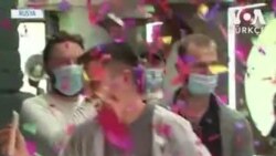 İki Günde Aralıksız 90 Kişinin Saçını Kesti