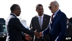 Ulisses Correia e Silva, primeiro-ministro de Cabo Verde, e Joe Biden, Presidente dos Estados Unidos, encontram-se na ilha do Sal