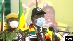 President Emmerson Mnangagwa addressing senior members of Zimbabwe ruling Zanu PF party on Oct. 29, 2021 in Bindura about 80km north of Harare (Columbus Mavhunga/VOA)