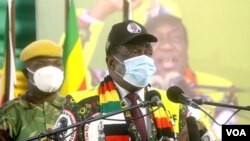 President Emmerson Mnangagwa addressing senior members of Zimbabwe ruling Zanu PF party on Oct. 29, 2021 in Bindura about 80km north of Harare (Columbus Mavhunga/VOA)