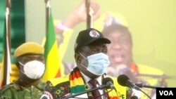 President Emmerson Mnangagwa addressing senior members of Zimbabwe ruling Zanu PF party on Oct. 29, 2021 in Bindura about 80km north of Harare (Columbus Mavhunga/VOA)