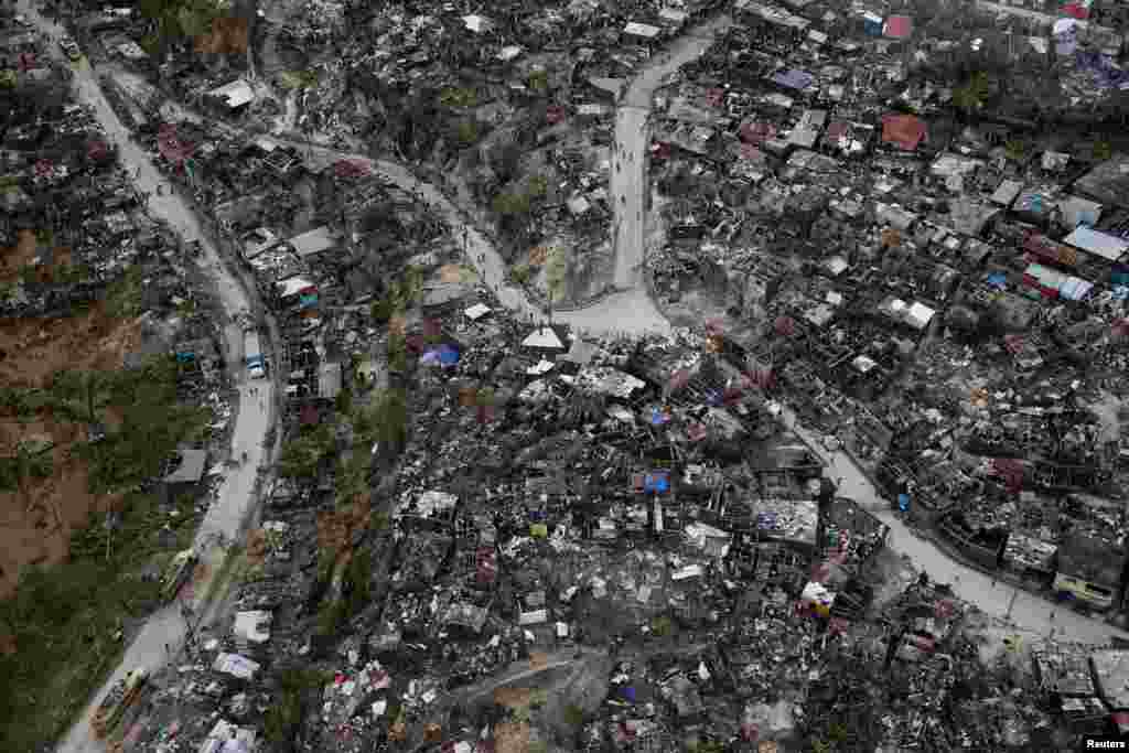 تیز ہواؤں اور شدید بارشوں کے نتیجے میں آنے والے سیلاب نے مکینوں کی زندگی کو شدید متاثر کیا ہے۔