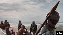 Bajak laut Somalia (foto: dok) diperkirakan masih menyandera 10 kapal dan awaknya.