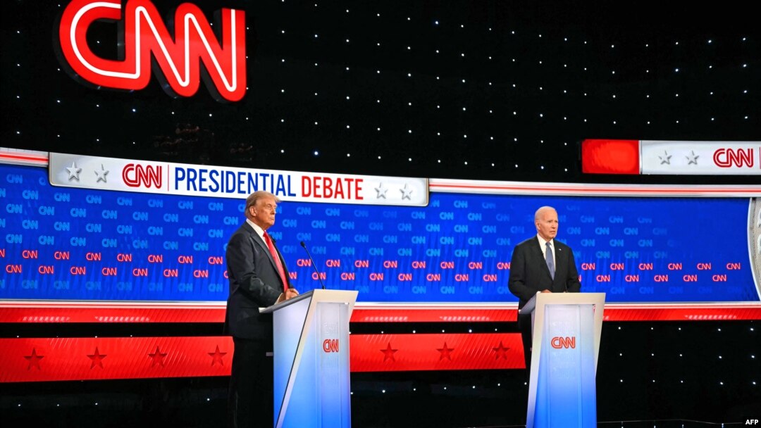 Bivši predsjednik Donald Tramp i predsjednik Džo Bajden na debati u Atlanti (Foto: ANDREW CABALLE)