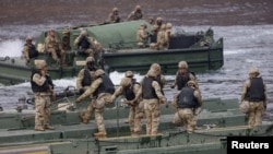 미국 육군 병사들이 2026년 3월 14일 한국 연천에서 ‘프리덤 실드(Freedom Shield)’ 훈련에 참여하고 있다.