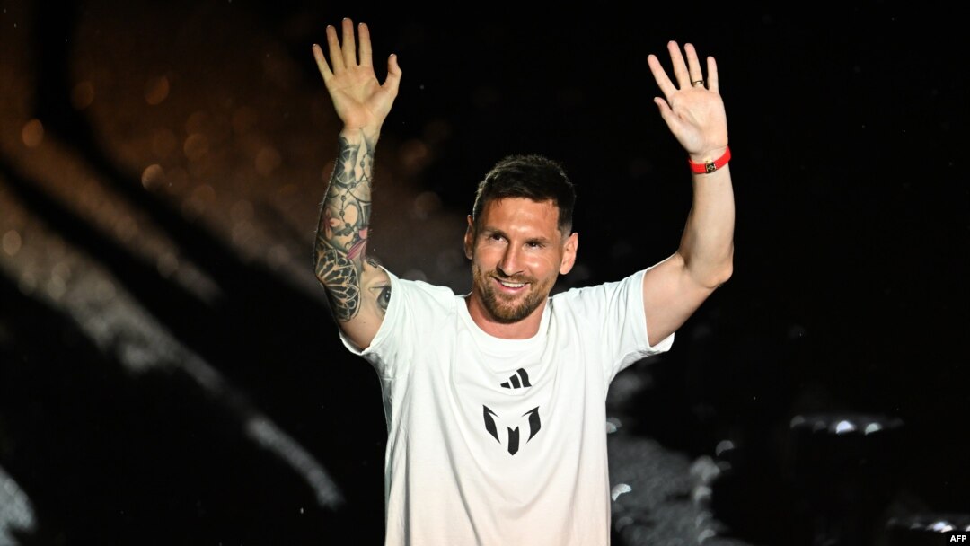 Argentinska fudbalska zvezda Lionel Mesi na stadionu Inter Majamija u Fort Loderedejlu na Floridi, 16. jula 2023. (Foto: AFP/Chandan Khanna)