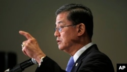 "Lo siento," dijo Eric Shinseki, añadiendo que el liderazgo y la integridad de los problemas de la VA se pueden fijar. 
