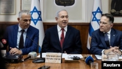 PM Israel Benjamin Netanyahu memimpin rapat kabinet mingguan di Yerusalem (foto: dok). 