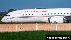 Un Boeing 787-8 "Dreamliner" de la Royal Air Maroc (RAM) atterrit à l'aéroport Benslimane du Maroc, le 2 février 2020. (Photo: Fadel Senna/AFP)