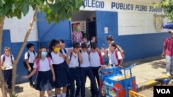 Las clases no se han suspendido en las escuelas públicas de Nicaragua en medio de la pandemia de coronavirus y la protección de niños y maestros no es completa.
