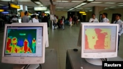 Thermal scanner atau pemindai suhu tubuh yang dipasang di bandara internasional Ngurah Rai, Denpasar (foto: dok). 