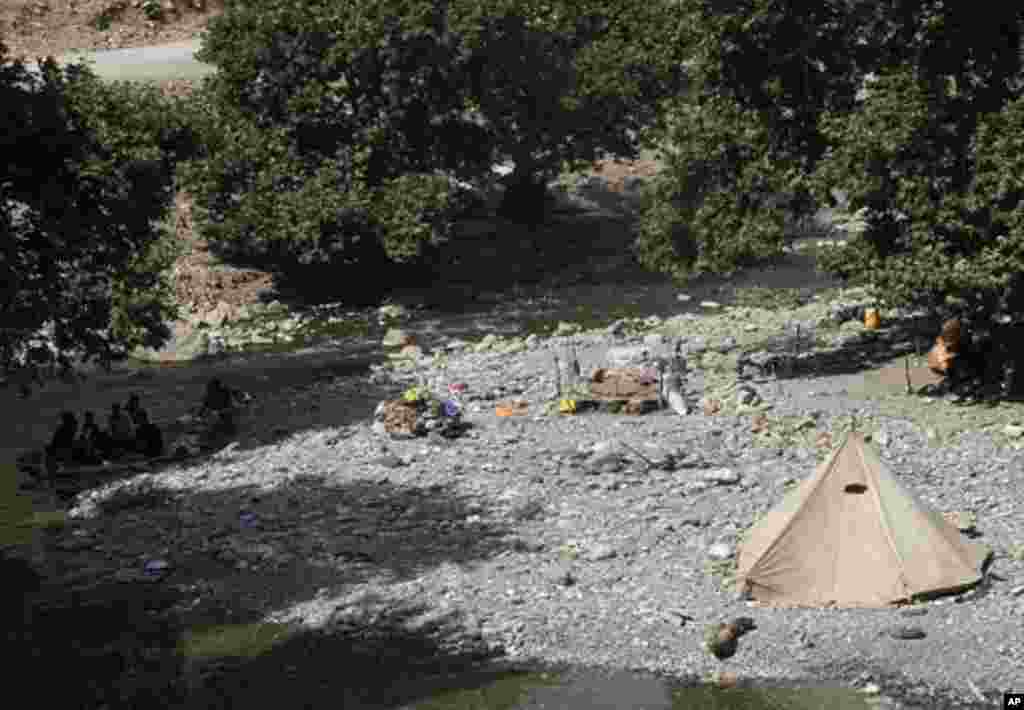 Hundreds displaced by Iranian forces shelling Iraqi Kurdistan Border, Sunday, July 31, 2011