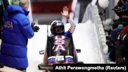 打破历史记录的美国冬奥冠军接受VOA专访，谈她摘得奥运金牌的非凡征程