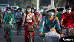 Đeo khẩu trang tại Yangon, Myanmar, tháng 12, 2020. Hình minh họa.