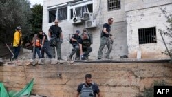 ဟာမတ်အဖွဲ့ရဲ့တိုက်ခိုက်မှုကြောင့်အပျက်အစီးတွေစစ်ဆေးနေတဲ့ အစ္စရေးရဲတပ်ဖွဲ့ (အောက်တိုဘာ ၉၊ ၂၀၂၃)