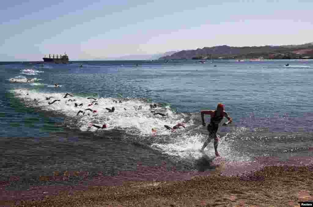 A triathlete runs out of the Red Sea during the Elite Men's Triathlon ETU European Championships in the southern Israeli city of Eilat April 21. 