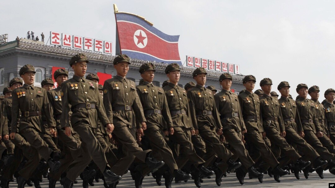 Pasukan tentara Korea Utara dalam parade militer di Pyongyang untuk memperingati hari jadi negara itu yang ke-65, 9 September 2013. (AP/Kim Kwang Hyon)