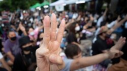 ထိုင်းဝန်ကြီးချုပ် နုတ်မထွက်သေးတဲ့အတွက် ဆက်လက်ဆန္ဒပြနေ
