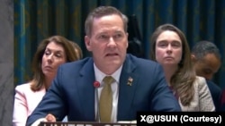 Balyozê Amerîka li NY Mike Waltz. 