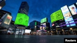 Suasana di Alun-Alun Yonge dan Dundas tampak sepi seiring dengan peningkatan kasus virus corona di Toronto, Ontario, Kanada, 8 April 2020. (Foto: Reuters)