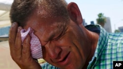 Steve Smith wipes sweat from his face as temperatures climb to near-record highs in Phoenix on Monday, June 19, 2017.