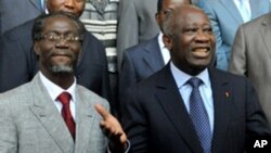 Ivory Coast's incumbent President Laurent Gbagbo (R) with Prime Minister Gilbert Ake N'gbo (L) and other ministers at the Presidential palace in Abidjan on December 7, 2010.