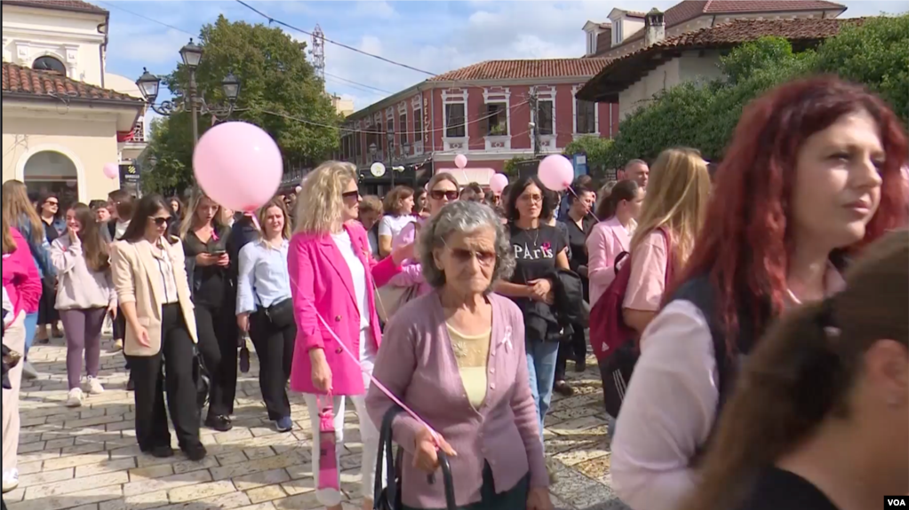 Shkodër, marshim ndërgjegjësues për parandalimin e kancerit të gjirit