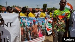 FILE - Supporters of Burkina junta hold rally to mark one-year anniversary of coup, in Ouagadougou,Burkina Faso September 29, 2023.
