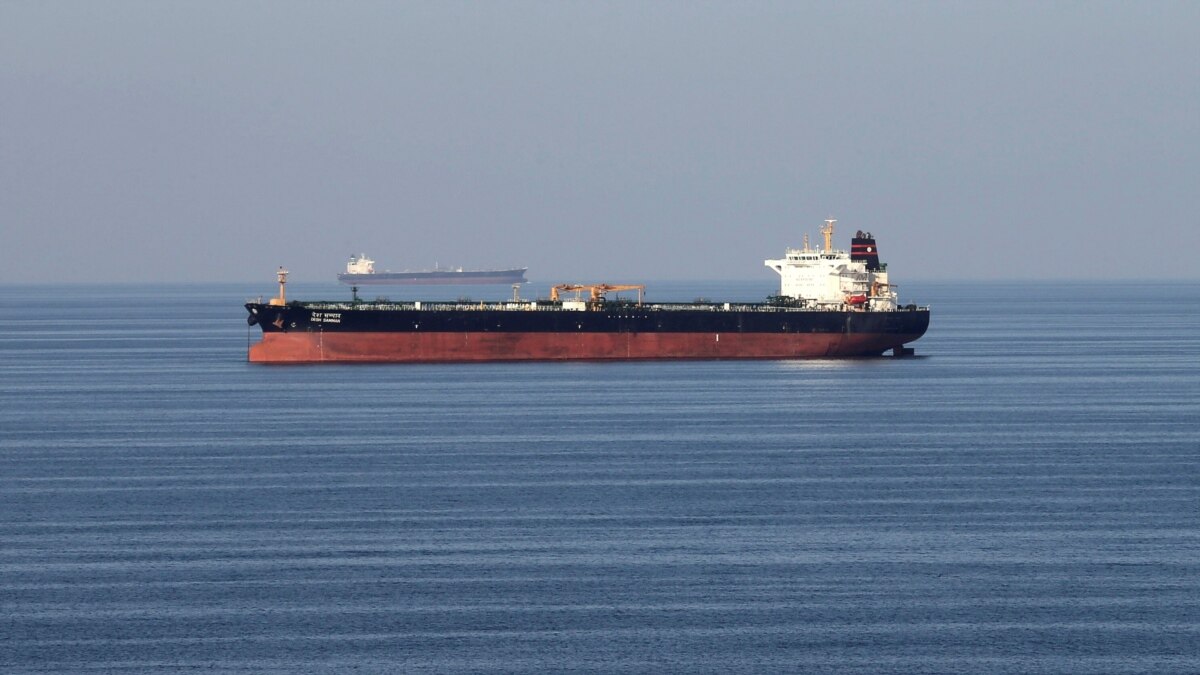 ВМС США рекомендовали судам в Ормузском проливе держаться дальше от территориальных вод Ирана