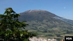 La erupción del volcán Galeras fue un espectáculo admirado por los miles de turistas llegados a la ciudad.