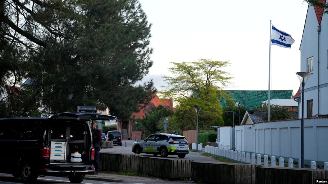 Danimarka polisi, İsrail'in Kopenhag Büyükelçiliği'nin yakınında meydana gelen iki patlamayı araştırdıklarını ve üç kişinin sorgulanmak üzere gözaltına alındığını açıkladı.